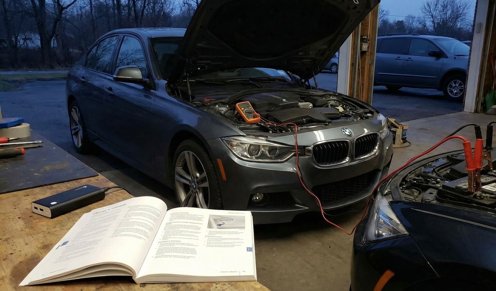 Tomas iš automobiliodiagnostika.lt, turintis 15 metų patirtį, sako: neskubėkite į parduotuvę. Šiame interviu aptariame, kas iš tikrųjų „vagia“ elektrą iš jūsų BMW E60 ir E90 modelių.